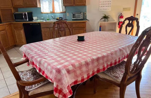 Delaware Water Gap House | Charming 4-bedroom house with AC, WiFi in brilliant Delaware Water Gap