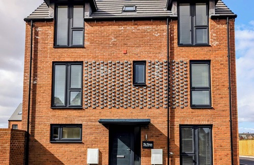Llanwern House | Charming 4-bed House in Newport