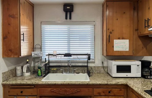 Baldwin Park House | Charming 4-bedroom bungalow in Baldwin Park with WiFi and AC