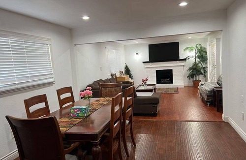 Baldwin Park House | Charming 4-bedroom bungalow in Baldwin Park with WiFi and AC