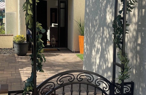 Lake Forest House | Charming 4-bedroom house On the Lake with Boat and deck