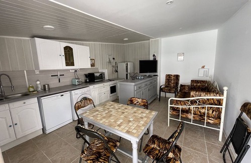Esparron-de-Verdon Apartment | Charming 4-person apartment with private lake access