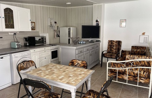 Esparron-de-Verdon Apartment | Charming 4-person apartment with private lake access