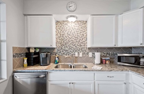 Tool House | Charming 4BR Lakefront Getaway
