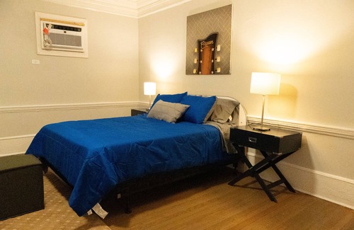 Kenwood Apartment | Charming 4BR unit in Historic Hyde Park near Beach