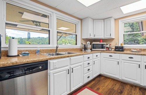 Saluda Other | Charming 5-bedroom farmhouse on 10 acres in serene Saluda