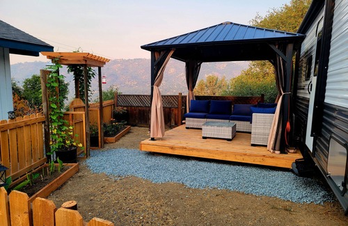 Ahwahnee Cottage | Charming Ahwahnee Cottage — Oak-Studded Views, Yosemite at Your Doorstep