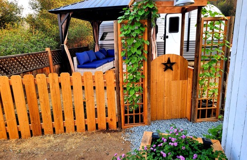 Ahwahnee Cottage | Charming Ahwahnee Cottage — Oak-Studded Views, Yosemite at Your Doorstep