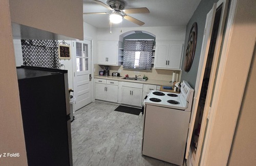 Toledo House | Charming and Cozy 3-bedroom house