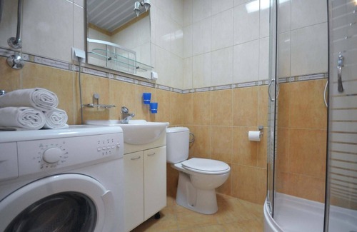 Centar Apartment | Charming Apartment in Centar with French Balcony