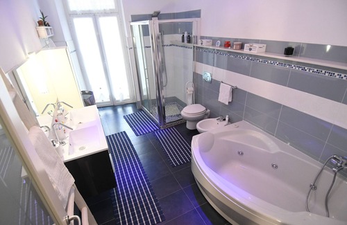 Vado Ligure Apartment | Charming apartment 50 meters from the ma with 6 beds.