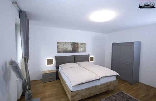 Favoriten Apartment | Charming Apartment Near Central Station, Bg10