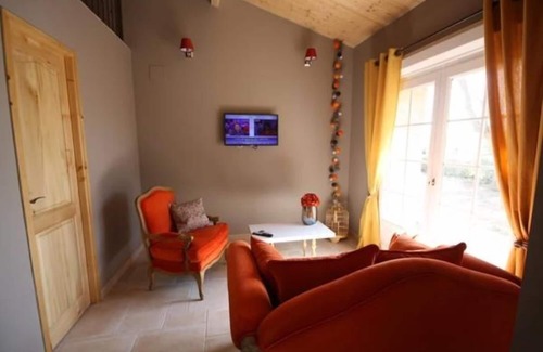 Beziers Apartment | Charming apartment with large terrace in character building