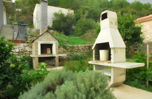 Gdinj Apartment | Charming Apartment with Sea View, Gdinj, 70 m², Garden