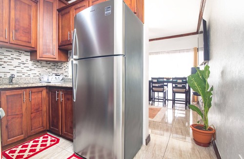 Beverly Hills Apartment | Charming apt - 5 mins to Bob Marley Week festivities @ The Bob Marley Museum