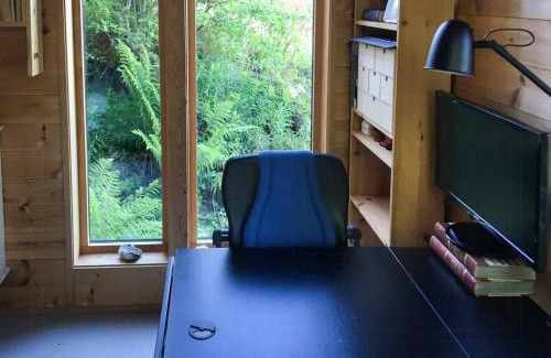 Onglavika House | Charming Artist's Cabin With Sea View Near Bergen