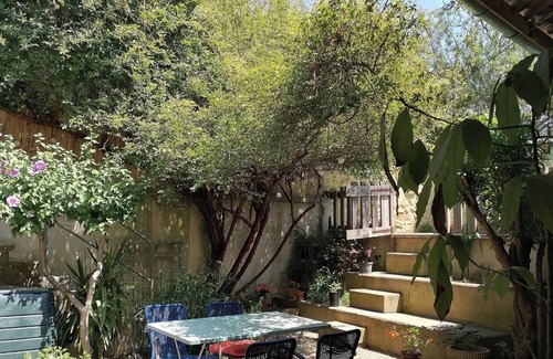 Sabran House | Charming, artistic, cool and quiet house, swimming pool, wooded patio.