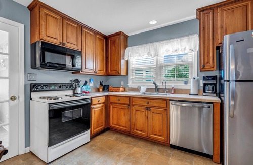 Point Pleasant Beach Apartment | Charming Beach Apartment 1 Block to the Beach