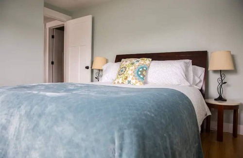 Park City House | Charming Basement Suite with a Mountain View