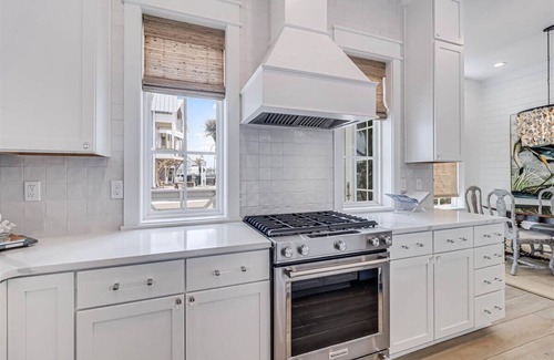 Port Aransas Cottage | Charming Beach Cottage with Petite Park VIew and 20+ Resort Like Amenities