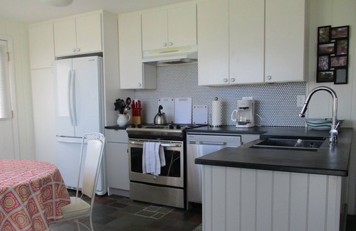 Charlestown Cottage | Charming beach cottage with kayak and canoe pond access & pond views.