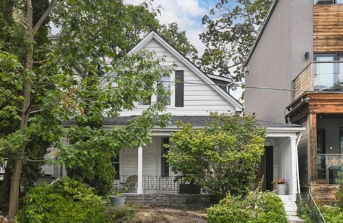 The Beaches House | Charming Beaches Century House, Steps to the Beach & Shops, Downtown in 10 min!