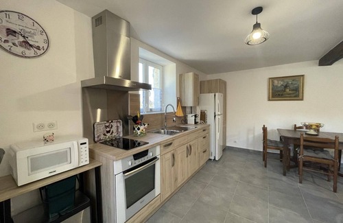 Bellenaves Cottage | Charming Bellenaves Cottage, 2 pers, pet friendly
