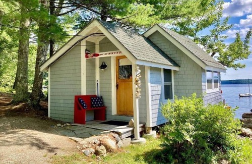 Orland Cottage | Charming, Boathouse Studio on Toddy Pond with the best sunrise views & water fun