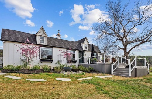Mineral Wells Cottage | Charming Brazos River Front Cottage perfect for Stargazing, Tranquil and Private