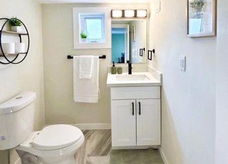 Renton Apartment | Charming & Bright Gem Prime Location Street Parking with AC