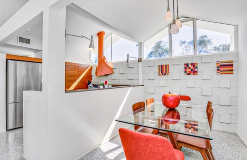 Araby Commons Condo | Charming & bright mid-century condo with shared pool - Free WiFi