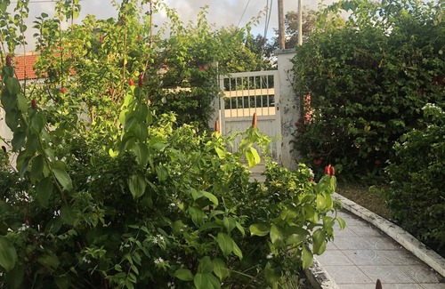 Saint-Joseph House | Charming bungalow with swimming pool