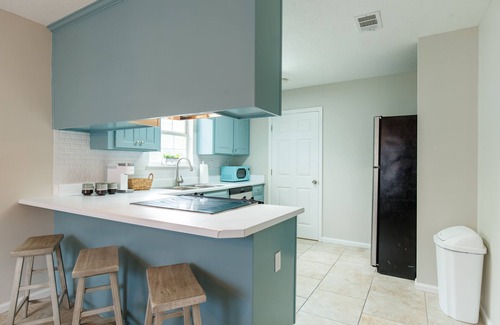 Valdosta House | Charming Bungalow- Sleeps 8, Close to Moody AFB/Freedom Park & Pet Friendly!