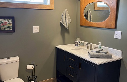 Shelby Cabin | Charming Bunkhouse with AC on working farm in Shelby