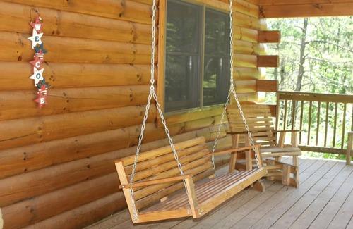 Clyde House | Charming Cabin Rental with a Hot Tub and Fireplace in the Smoky Mountains