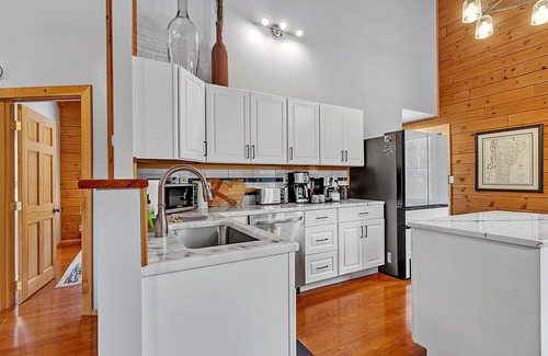 Warren Cabin | Charming cabin w/fireplace & mountain air