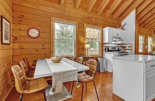 Warren Cabin | Charming cabin w/porch & trails nearby