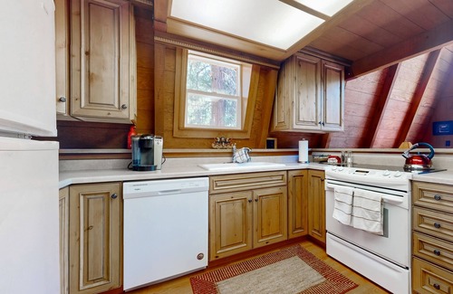 Blairsden-Graeagle Cabin | Charming Cabin with Deck and Yard Games and Mountain Views
