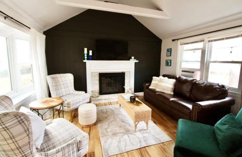 Dennis Port House | Charming Cape-Cod Cottage with Fire Pit