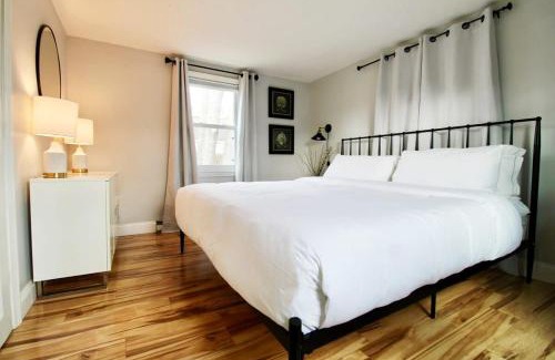 Dennis Port House | Charming Cape-Cod Cottage with Fire Pit