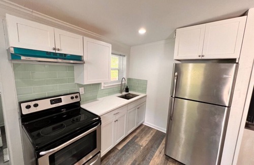 Gainesville House | Charming Casita with Fenced Yard & Wrap-Around Porch, Just Minutes from Town!