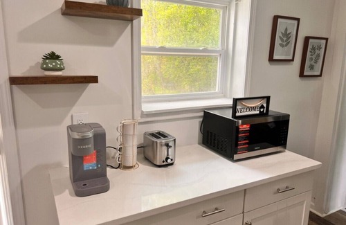 Gainesville House | Charming Casita with Fenced Yard & Wrap-Around Porch, Just Minutes from Town!