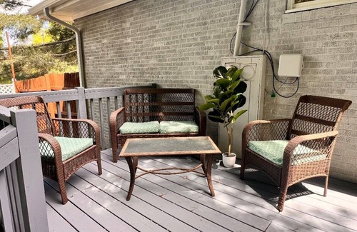 Gainesville House | Charming Casita with Fenced Yard & Wrap-Around Porch, Just Minutes from Town!