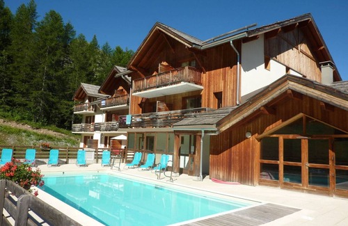 Les Orres Ski Chalet | Charming Chalet for 6 in Les Orres 1800 - Pool, Sauna, Hammam, Balcony, Linens Included