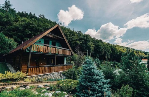 Zvolen Ski Chalet | Charming chalet for 8 people, 3 BD, 2 BT, kitchen