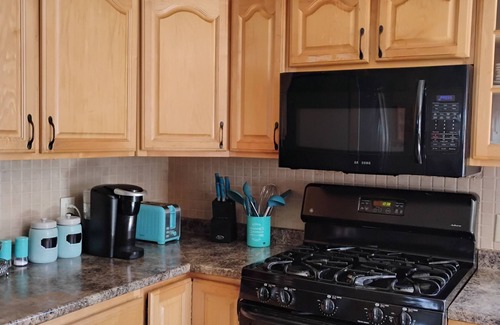 Wilbraham House | Charming -Clean-4-bedroom house with AC and WiFi in wonderful Springfield