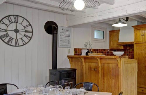Belmont-de-la-Loire Cottage | Charming cottage with terrace, pets allowed, modern comfort