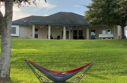 Dinero House | Charming Coastal Lakehouse *ALL INCLUSIVE*