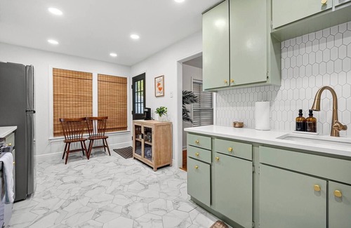 Bay Area House | Charming coastal cottage w/vintage style & modern comfort | 2BR/2BA