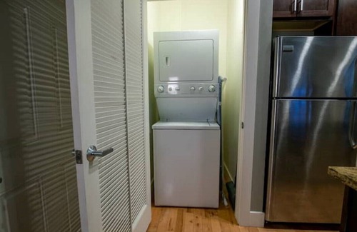 Downtown Apartment | Charming Condo with King Bed in Heart of Downtown!